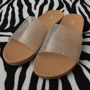 Women’s sandals/ slides size 8